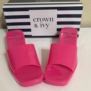 Crown & Ivy Women's Bright Pink Slide Sandals
